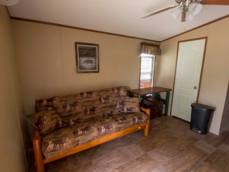 4250 TX-154, Yantis, TX for sale - Interior Photo - Image 2 of 18