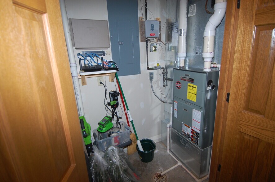 217 8th Ave, Wellman, IA à louer - Photo intérieure - Image 2 de 32