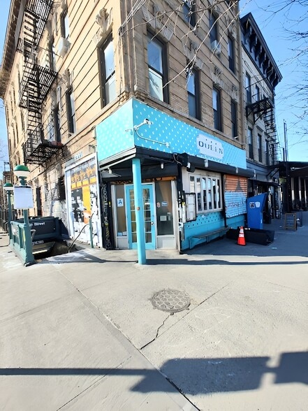 247 Starr St, Brooklyn, NY à vendre - Photo du bâtiment - Image 2 de 2