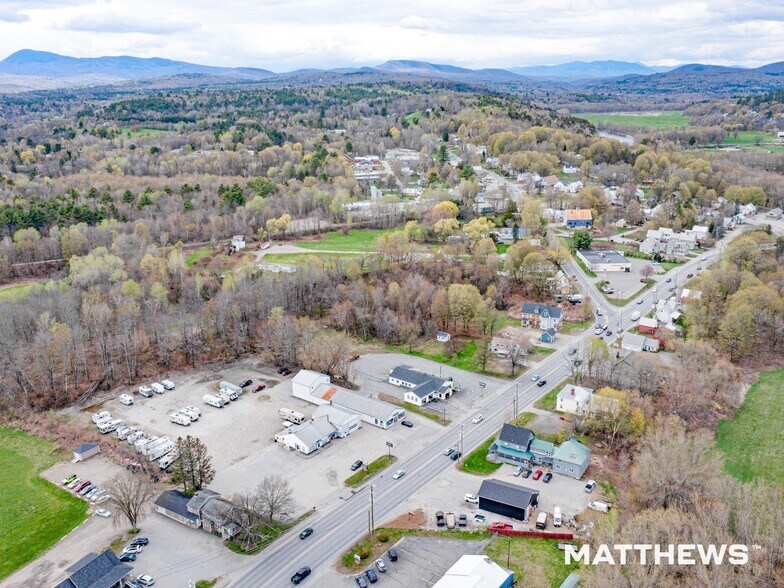 157 Wilton Rd, Farmington, ME à vendre - Photo du bâtiment - Image 2 de 9
