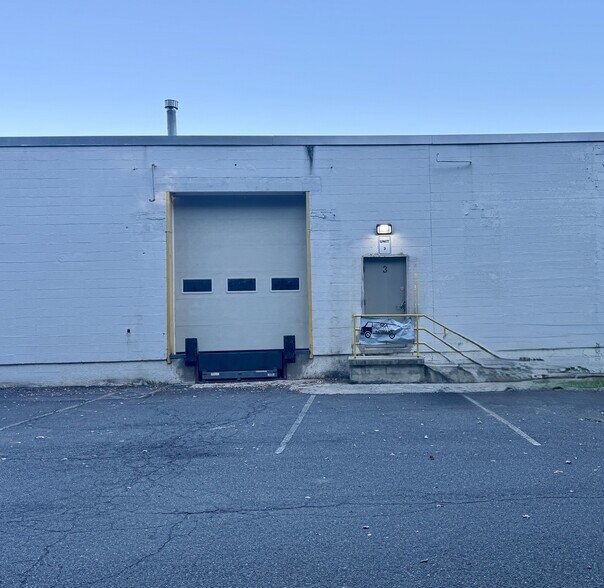 10-50 Charles St, Westwood, NJ à louer - Photo du bâtiment - Image 2 de 7