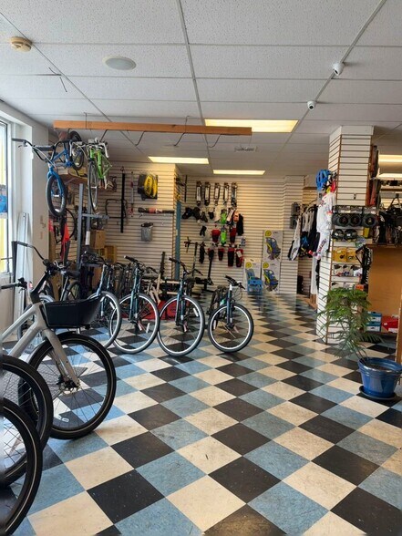 1649 N Military Trl, West Palm Beach, FL à vendre - Vidéo sur l’inscription commerciale - Image 2 de 10