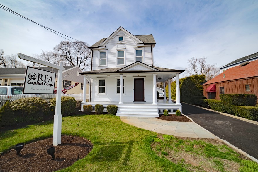 1921 Boston Post Rd, Darien, CT à vendre - Photo du bâtiment - Image 1 de 1