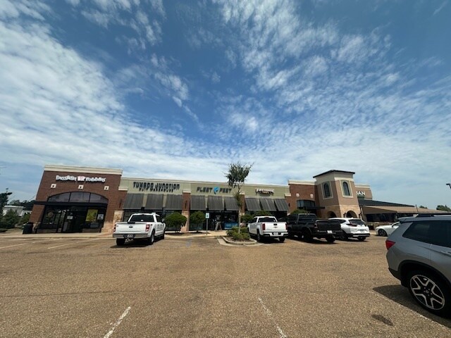153 Ridge Way, Flowood, MS à louer - Photo du bâtiment - Image 2 de 12