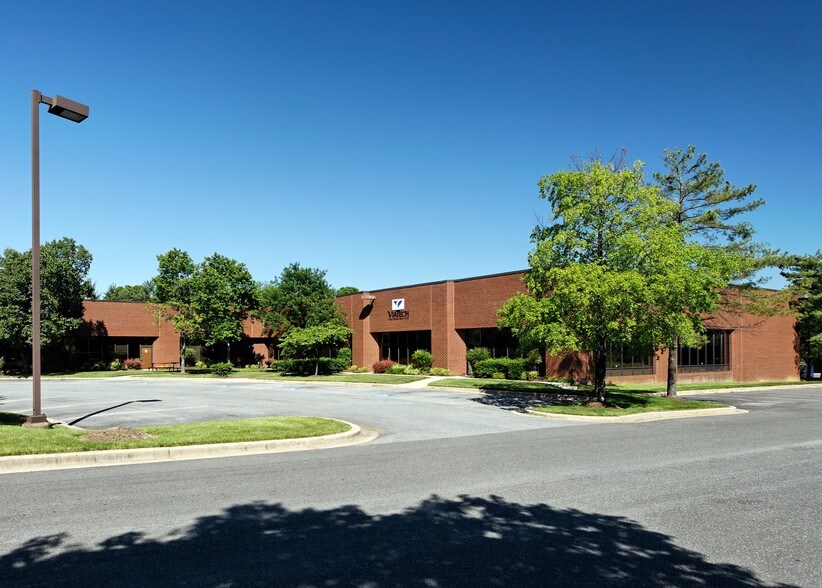 5200 Philadelphia Way, Lanham, MD à vendre - Photo du bâtiment - Image 2 de 13