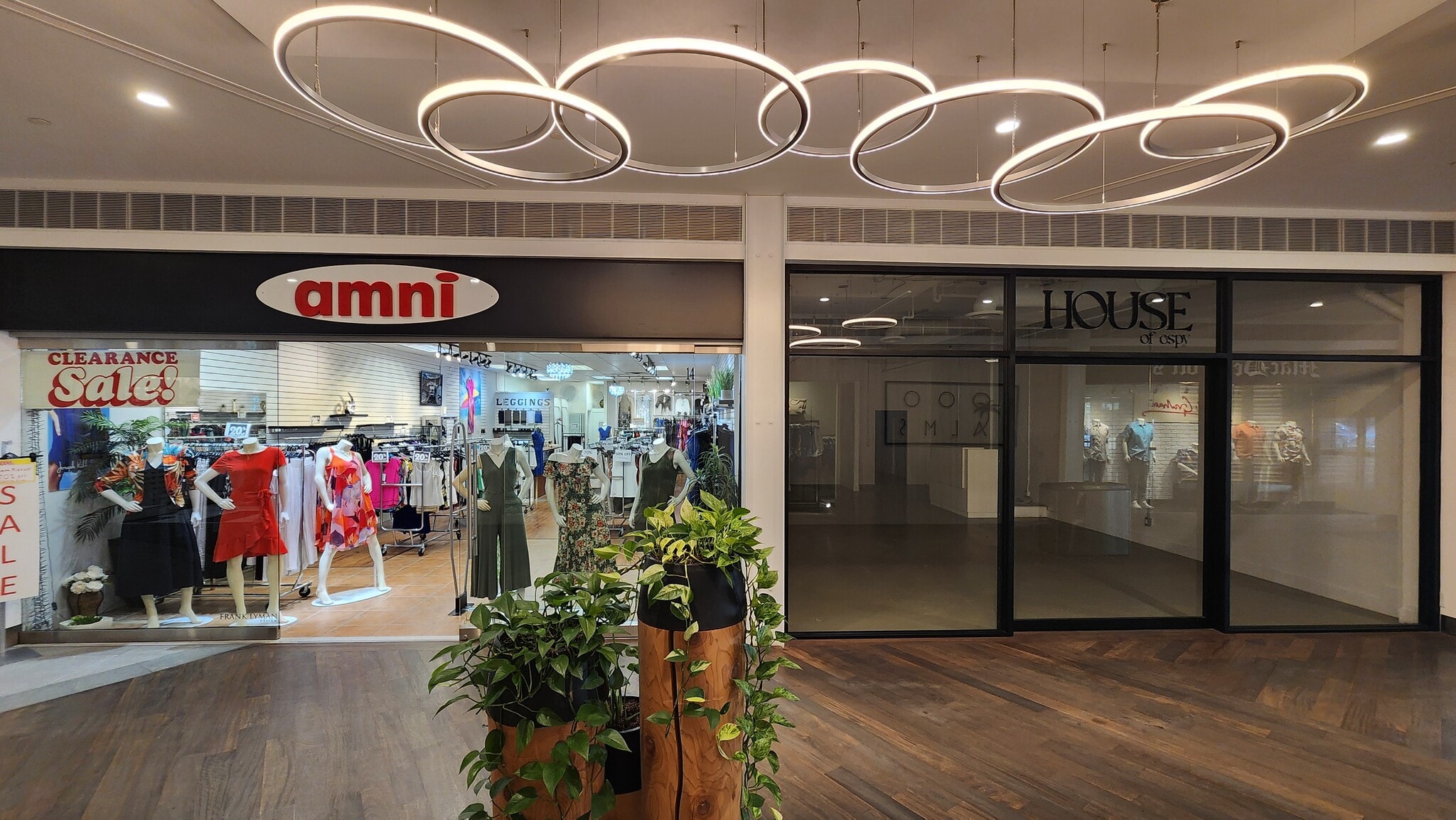 565 Bernard Ave, Kelowna, BC à vendre Photo intérieure- Image 1 de 1