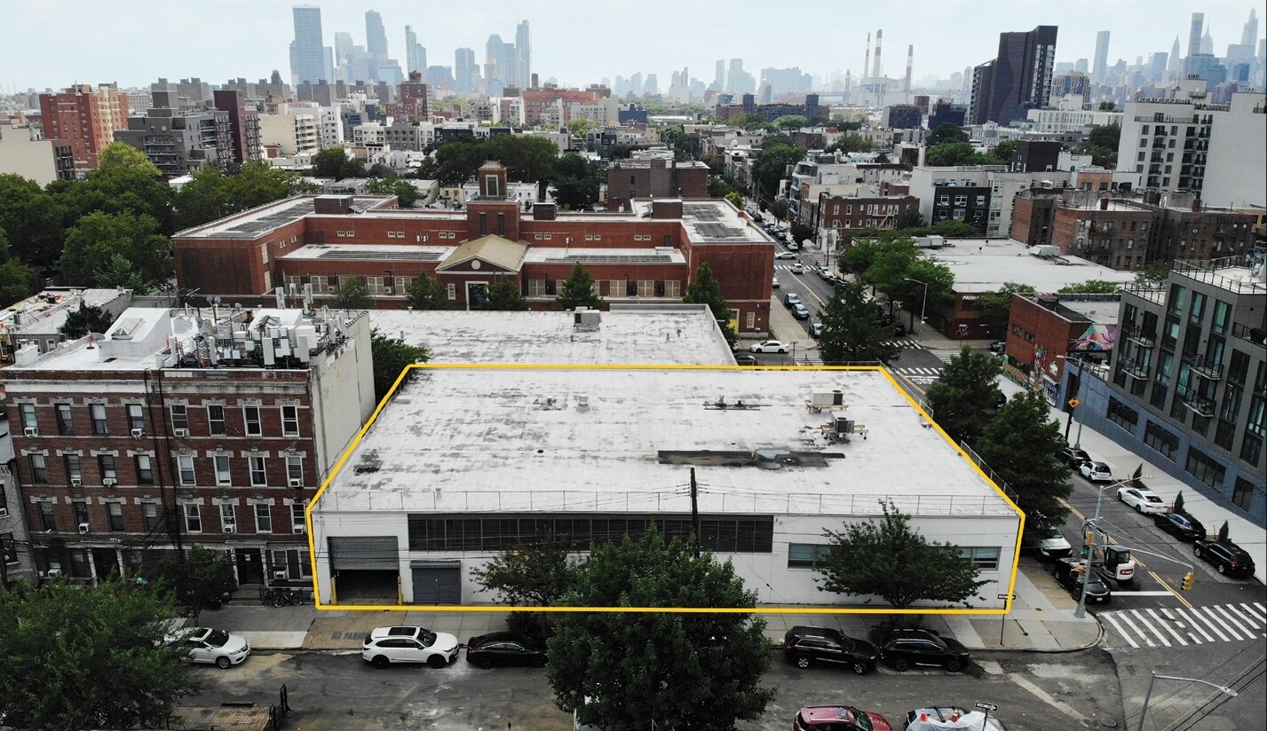 2813 14th St, Long Island City, NY à louer Photo du bâtiment- Image 1 de 16