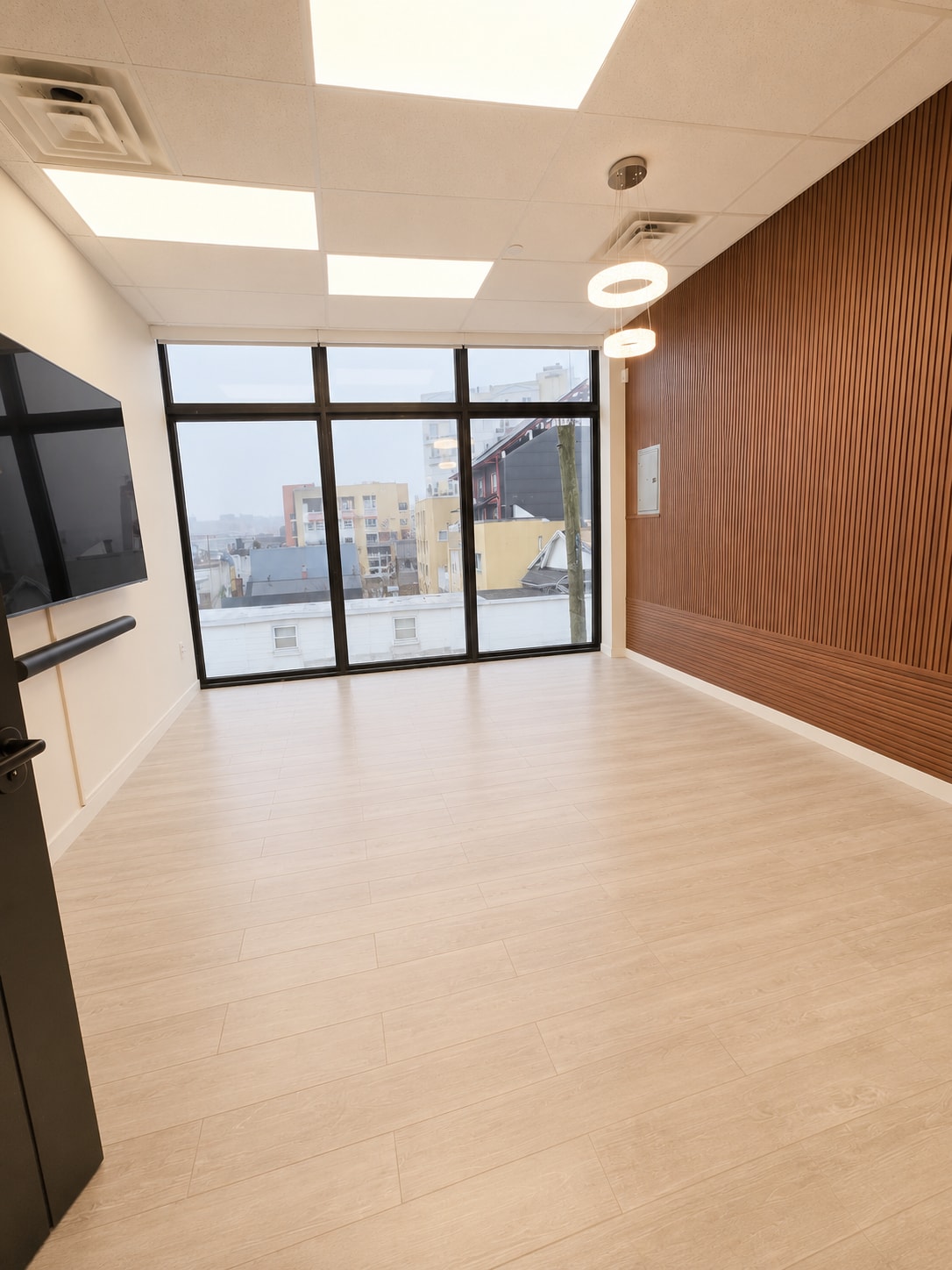 86 Brighton 1st Pl, Brooklyn, NY for lease Interior Photo- Image 1 of 7