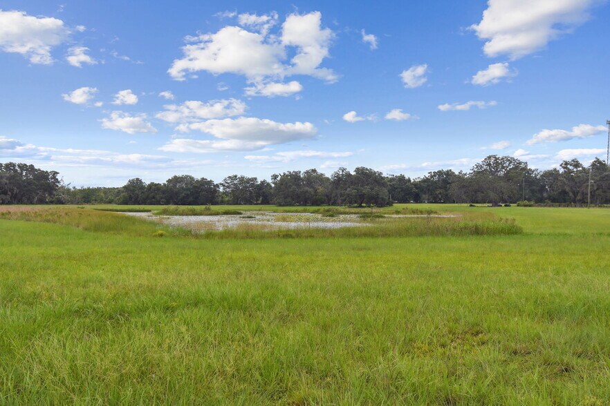 13711 Lussier Ln, Spring Hill, FL à vendre - Photo du bâtiment - Image 2 de 14