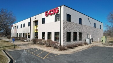 13743 NE Aberdeen St, Ham Lake, MN for lease Interior Photo- Image 2 of 13