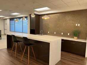 112 S Lakeview Canyon Rd, Westlake Village, CA à louer Photo intérieure- Image 2 de 2