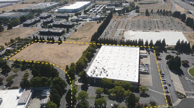 Plus de détails pour 2500 N Watney Way, Fairfield, CA - Industriel à louer