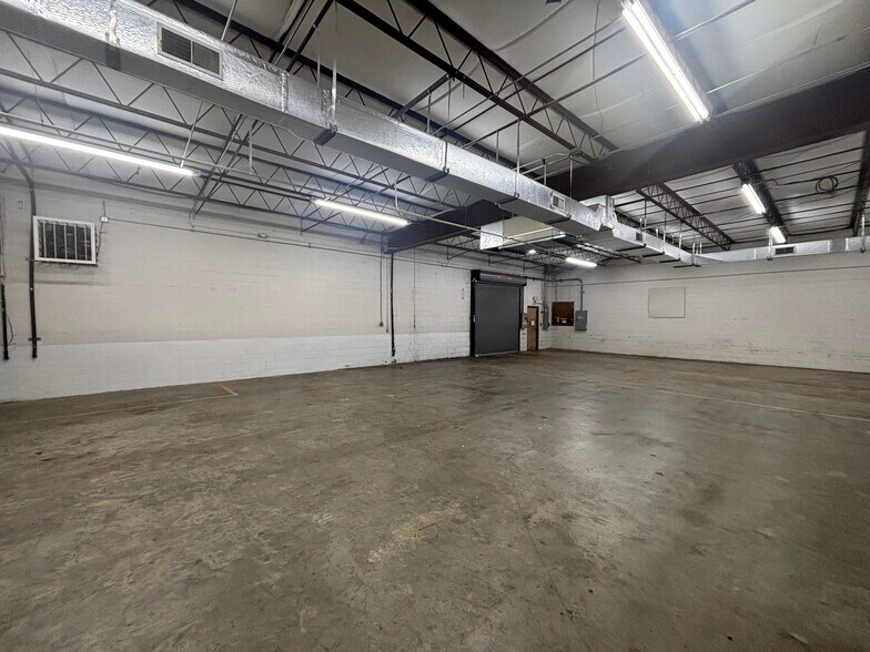 1040 Thousand Oaks Blvd, Greenville, SC à louer - Photo du bâtiment - Image 3 de 11