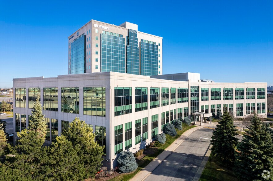 55 Standish Ct, Mississauga, ON à louer - Photo du bâtiment - Image 3 de 4