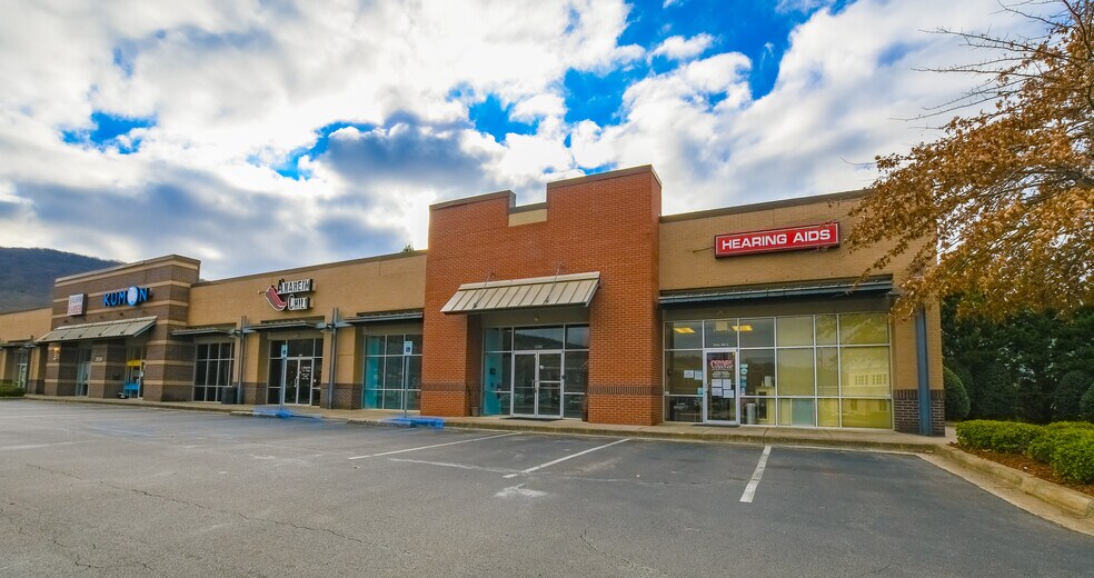 2030 Cecil Ashburn Dr SE, Huntsville, AL à louer - Photo du bâtiment - Image 2 de 6