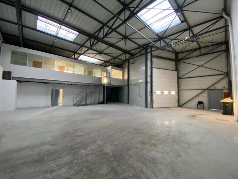 Bureau dans Saint-Priest à louer - Photo intérieure - Image 2 de 6