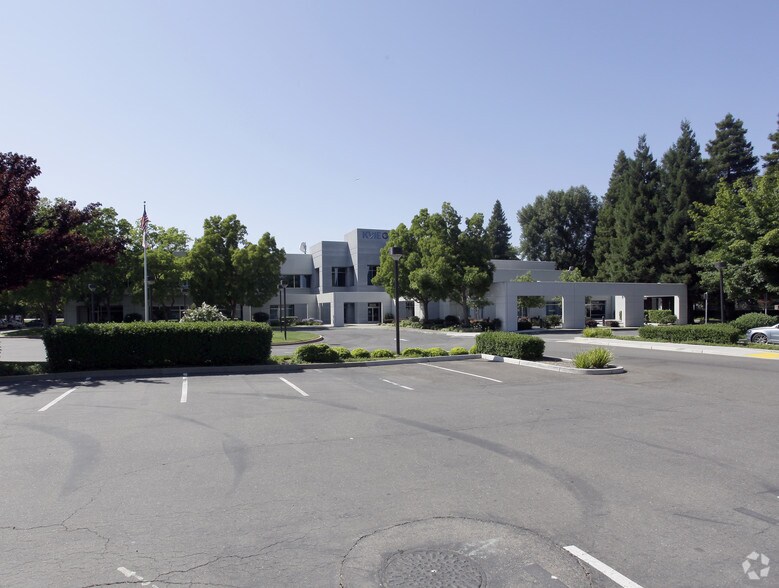 2030 W El Camino Ave, Sacramento, CA for lease - Primary Photo - Image 1 of 2