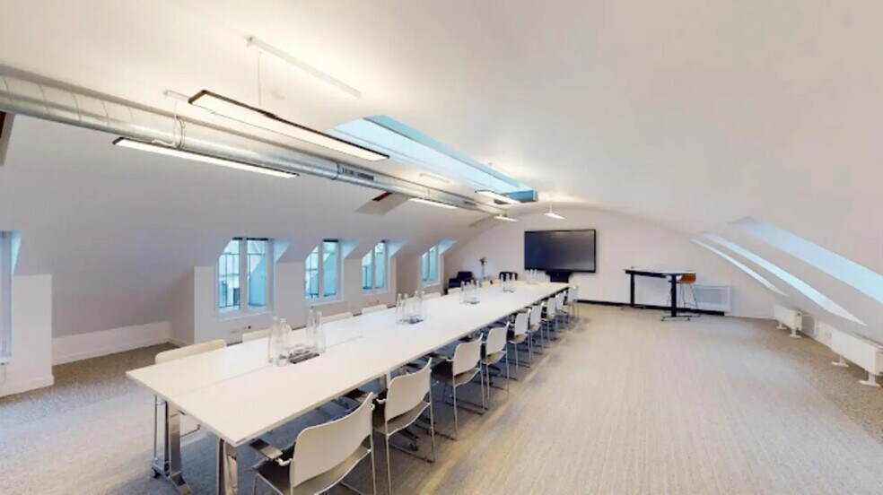 13 Rue Des Petits Hôtels, Paris à louer - Photo du bâtiment - Image 2 de 8