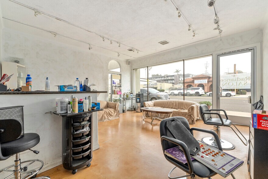 1213-1223 S Pacific Coast Hwy, Redondo Beach, CA à vendre - Photo du bâtiment - Image 2 de 46