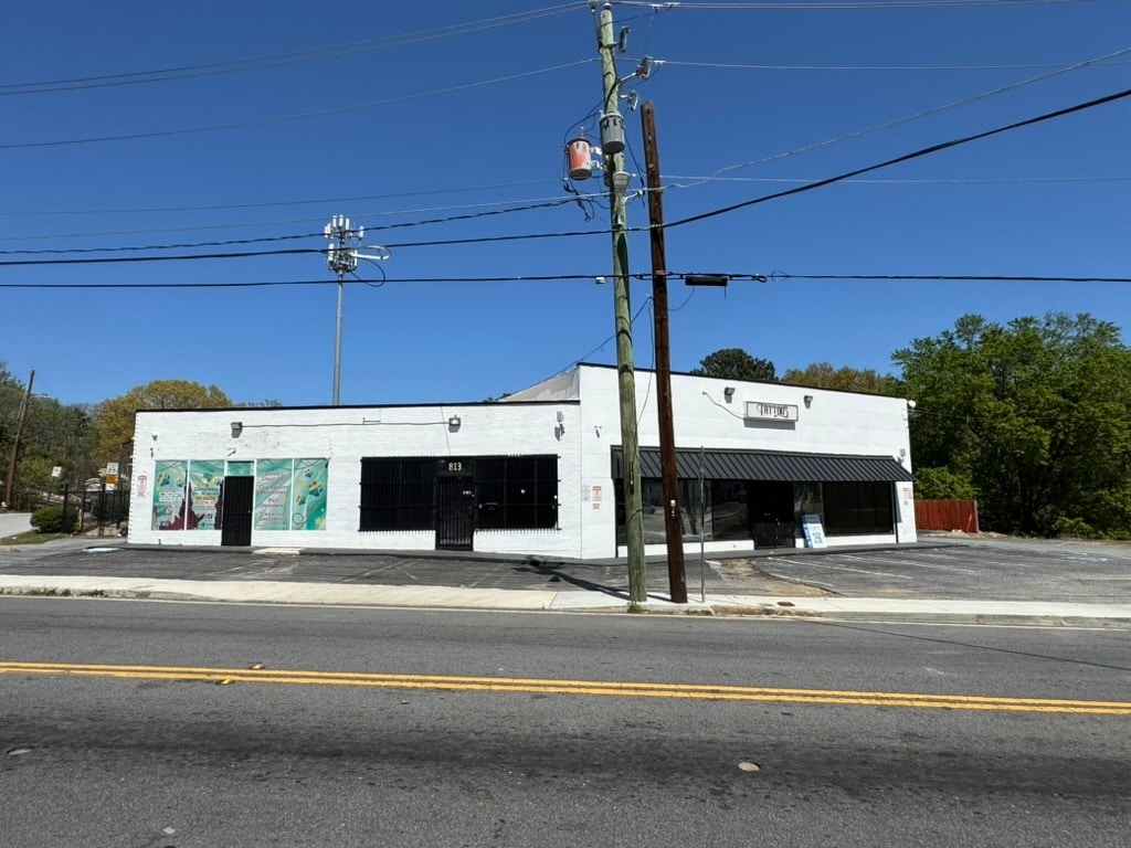 813-815 NW Hollywood Rd, Atlanta, GA for lease Building Photo- Image 1 of 3