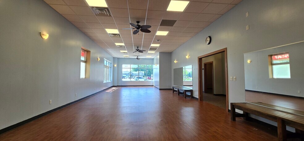 700 Norway Dr, Annandale, MN à louer - Photo du bâtiment - Image 2 de 17