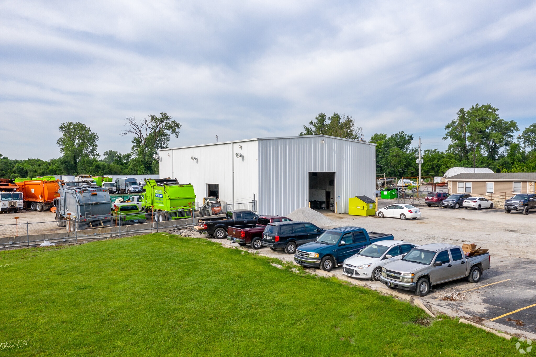 10011 Woodend Rd, Edwardsville, KS for lease Primary Photo- Image 1 of 9