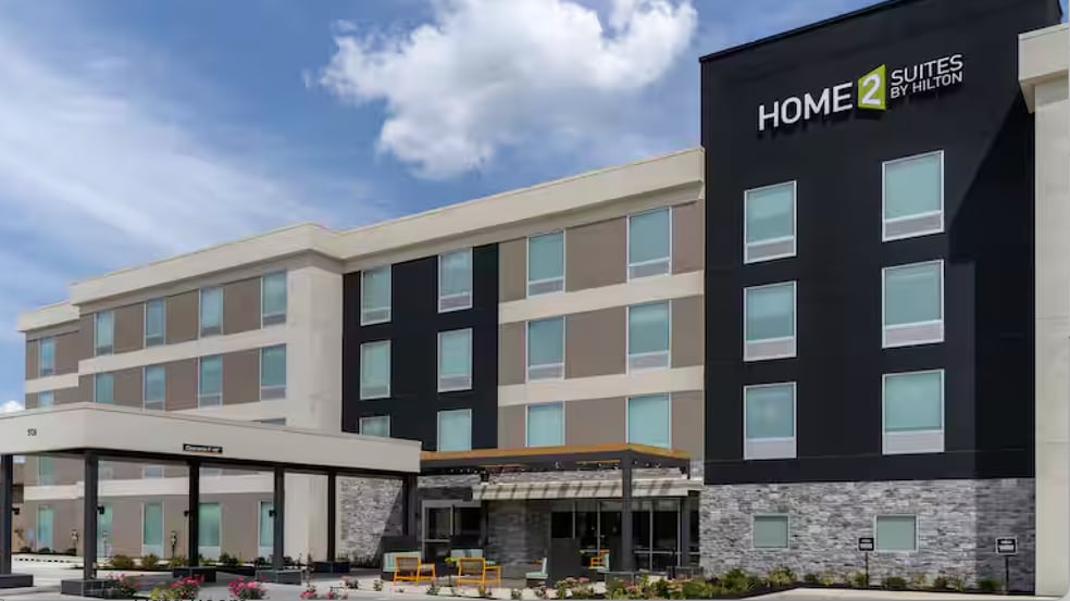 Hilton Dual-Brand Portfolio Kokomo, IN portfolio of 2 properties for sale on LoopNet.ca - Primary Photo - Image 2 of 3