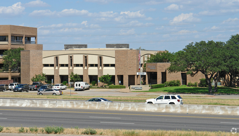 8329 N Mopac Expy, Austin, TX à louer - Photo du bâtiment - Image 2 de 3