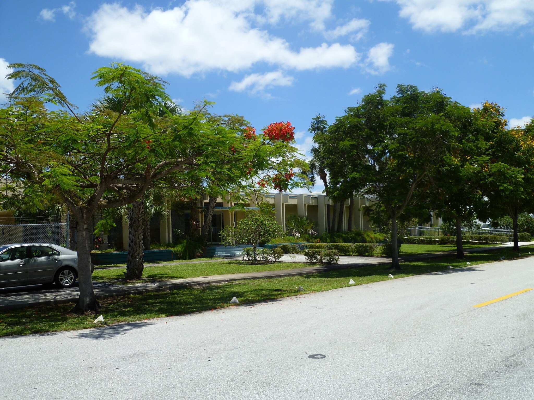 16565 NW 15th Ave, Miami, FL à louer Photo du bâtiment- Image 1 de 11
