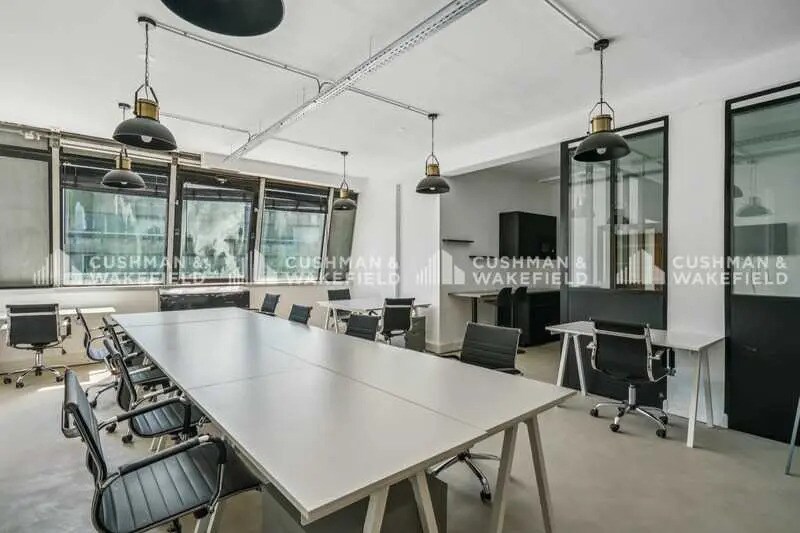 Office in Paris for lease - Interior Photo - Image 2 of 15