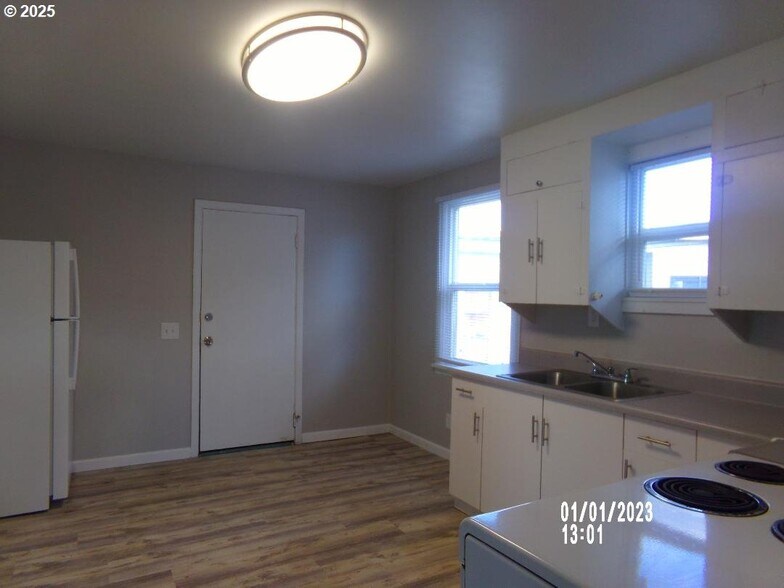 230 NW Main St, Winston, OR à vendre - Photo du bâtiment - Image 2 de 3