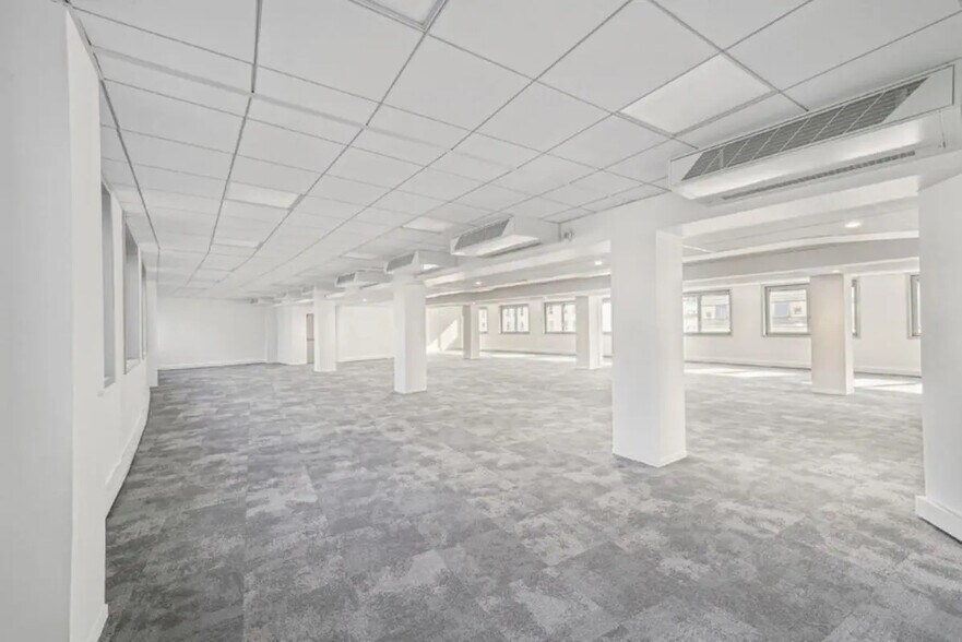 Office in Lyon for lease - Building Photo - Image 2 of 9