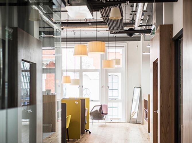 565 Great Northern Way, Vancouver, BC à louer - Photo intérieure - Image 2 de 32