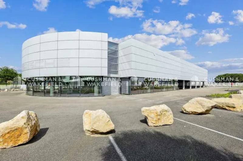 Office in Saint-Priest for lease - Building Photo - Image 1 of 15