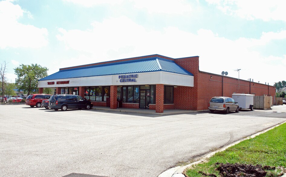 355-385 W Northwest Hwy, Palatine, IL for lease - Building Photo - Image 2 of 21