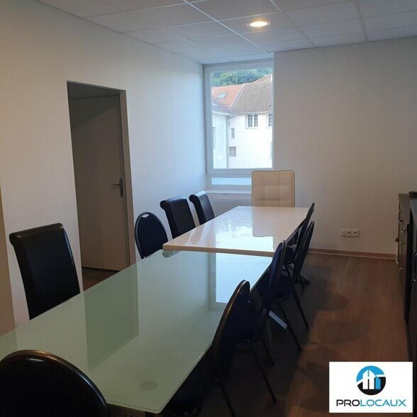 Flex in Voiron for lease - Interior Photo - Image 2 of 13