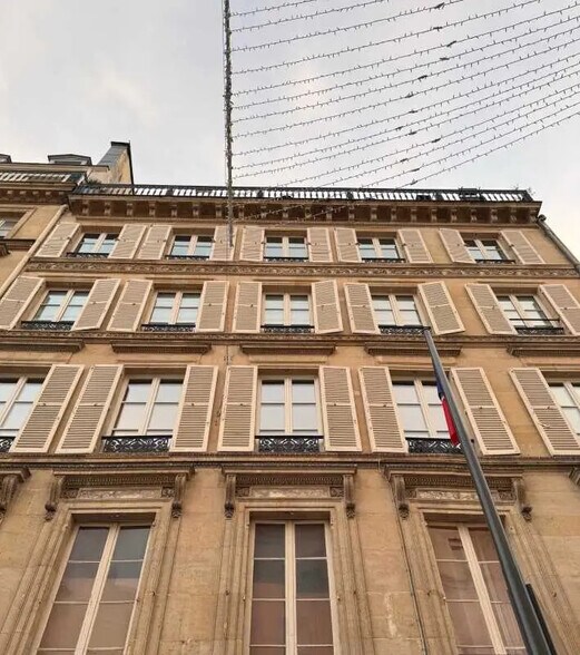 Bureau dans Paris à vendre - Photo du bâtiment - Image 1 de 4