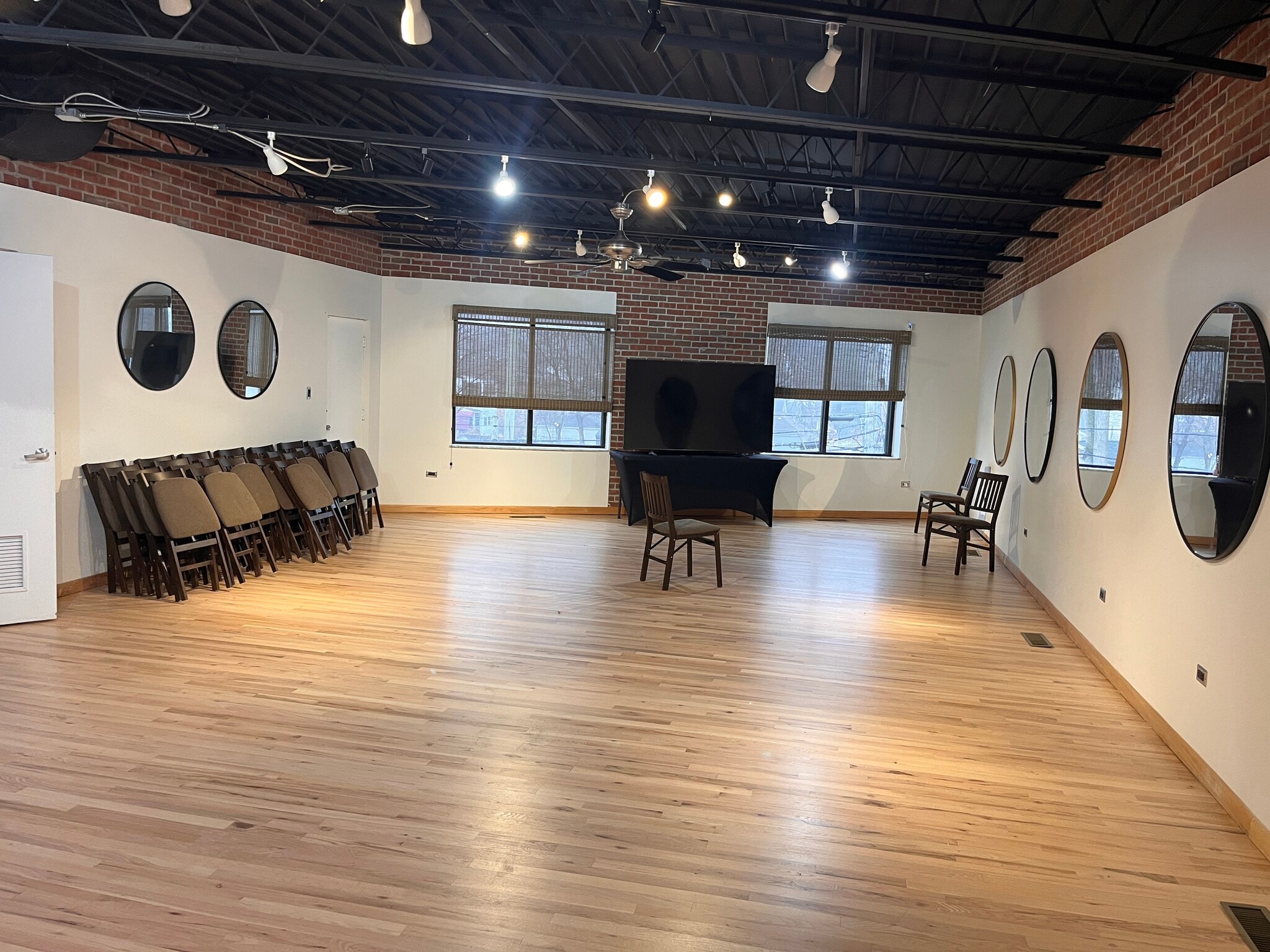 23650 Woodward Ave, Pleasant Ridge, MI for lease Interior Photo- Image 1 of 6