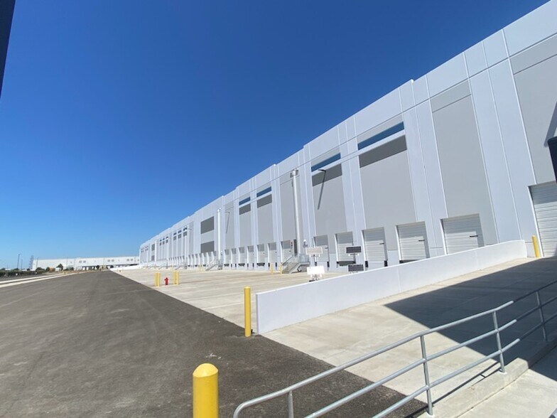 1269 E Grant Line Rd, Tracy, CA à louer - Photo du bâtiment - Image 3 de 8