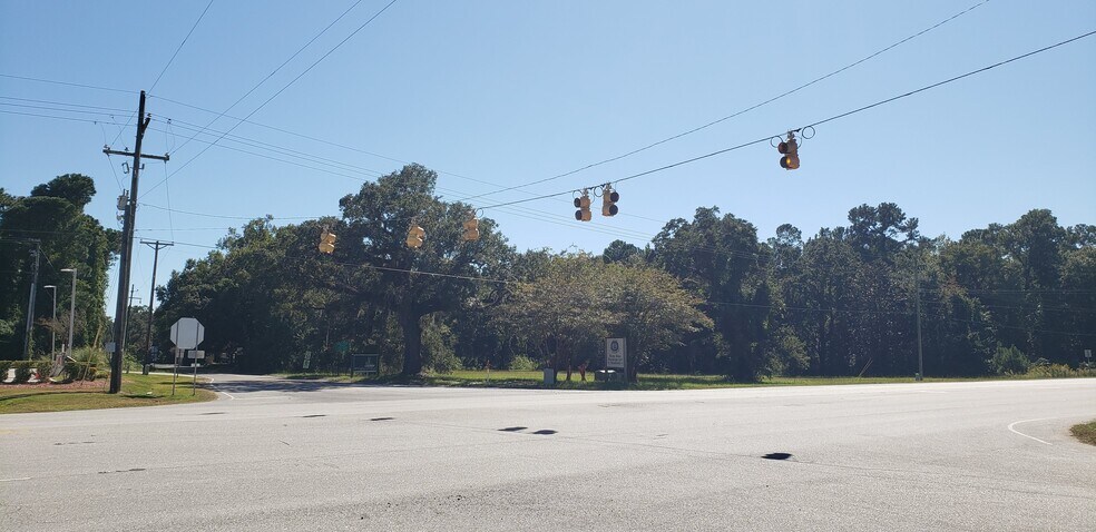 10105 N Us-17 Hwy, Mc Clellanville, SC à vendre - Photo du bâtiment - Image 2 de 7