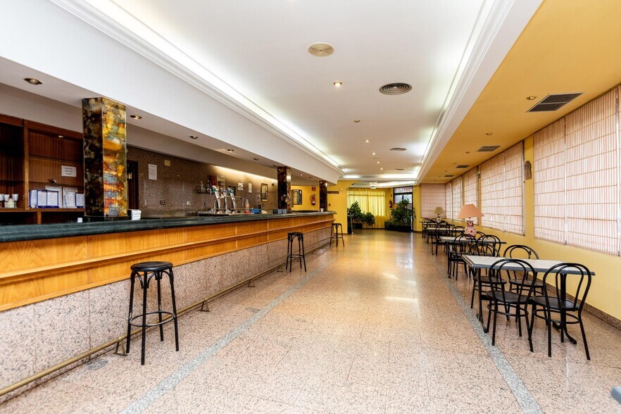 Services hôteliers dans Villalbilla, Madrid à vendre - Photo du bâtiment - Image 2 de 20