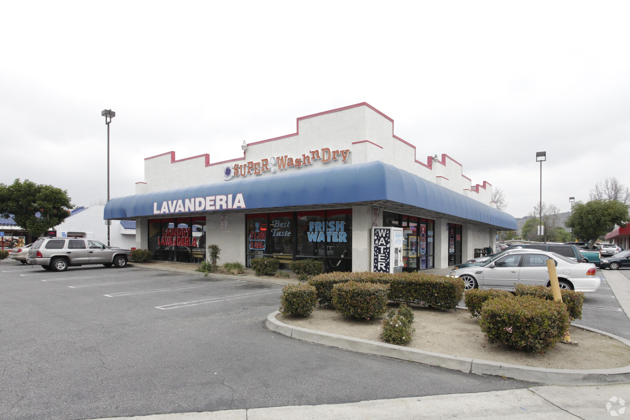 690 Fairplex Dr, Pomona, CA à vendre Photo principale- Image 1 de 4