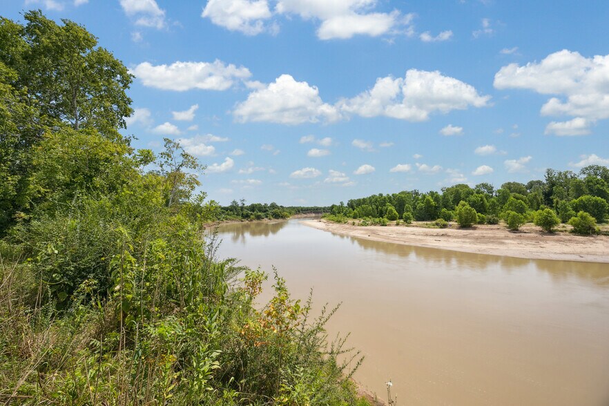 River Road, College Station, TX à vendre - Photo du bâtiment - Image 3 de 4