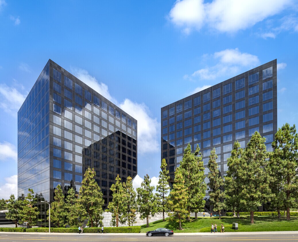 19800 MacArthur Blvd, Irvine, CA à louer Photo du bâtiment- Image 1 de 9