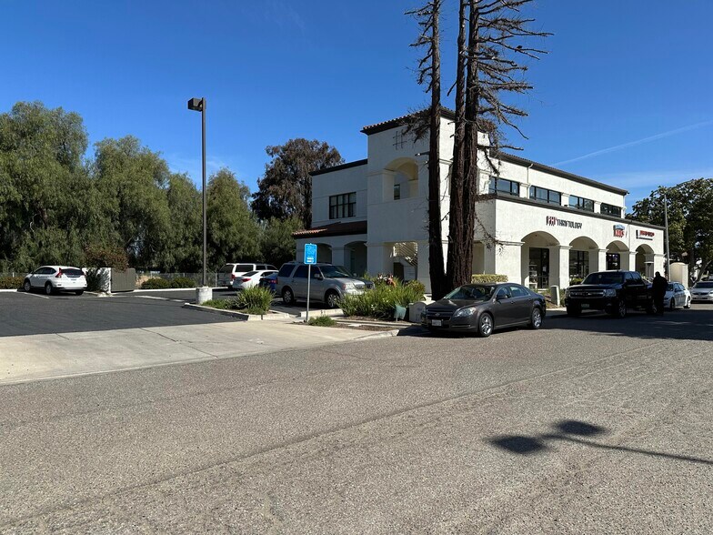 175 McMurray Rd, Buellton, CA à louer - Photo du bâtiment - Image 3 de 6