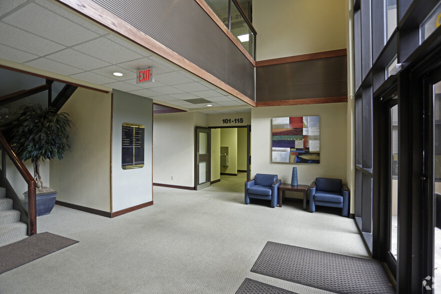 3623 Latrobe Dr, Charlotte, NC à louer - Hall d’entrée - Image 2 de 17