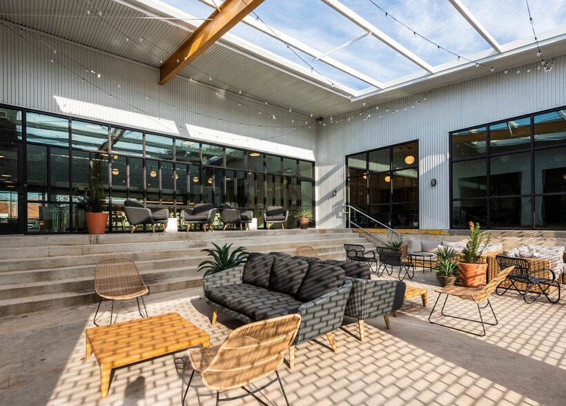 2339 Commerce St, Houston, TX à louer - Photo du bâtiment - Image 2 de 15