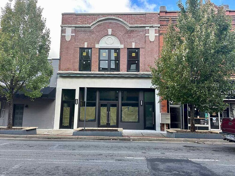 253 E Main St, Johnson City, TN à louer - Photo du bâtiment - Image 1 de 1