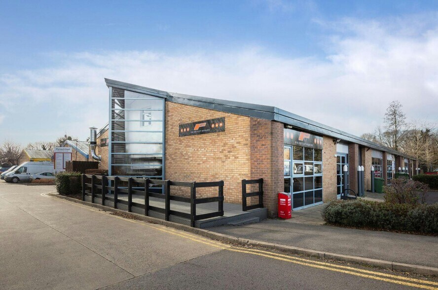 878 Plymouth Rd, Slough à louer - Photo du bâtiment - Image 2 de 31