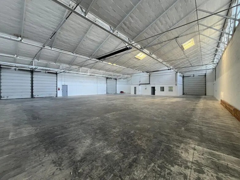 Industrial in Massy for lease - Building Photo - Image 2 of 8